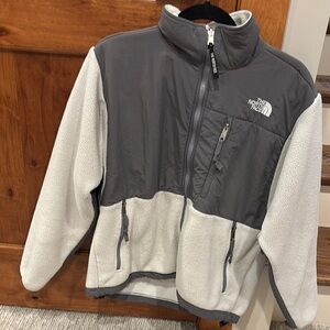 The North Face Women’s Denali Jacket Gray and White Fleece